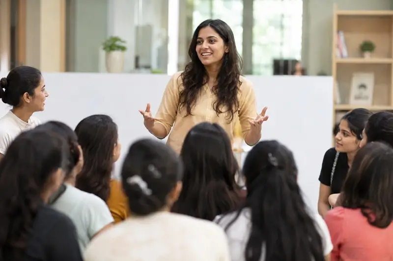 Empowering Women & Inspiring Future Leaders Empowering Women & Inspiring Future Leaders
